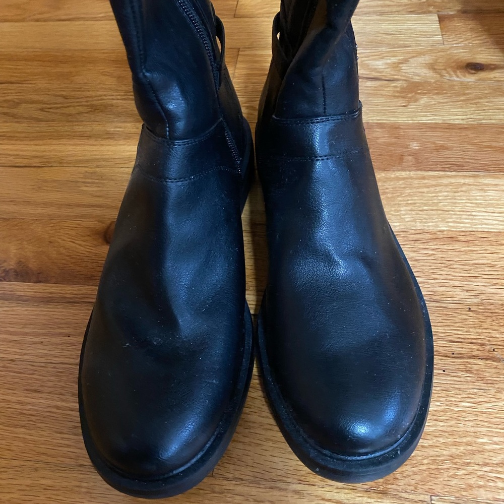 Black white mountain women’s boots size 9 1/2